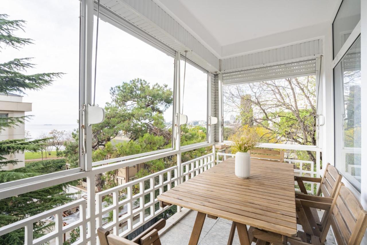 Spacious Flat Near Caddebostan Coast Lejlighed Istanbul Eksteriør billede